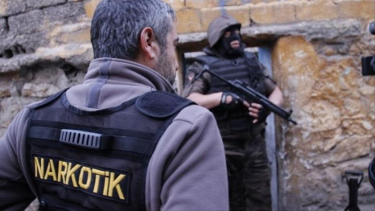 Polisten zehir tacirlerine nefes kesen operasyon: 23 kişi tutuklandı!