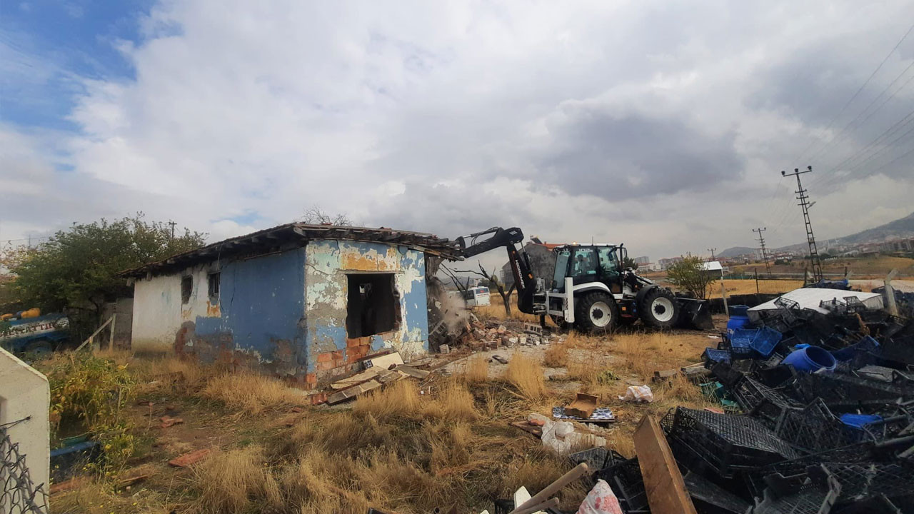 Altındağ’da dönüşüm hız kesmiyor: Tehlikeli yapılar tarihe karışıyor