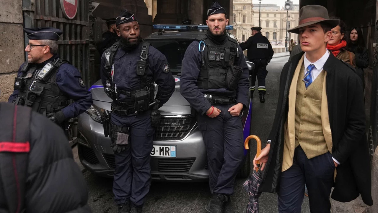 Louvre soygunundaki 'Sherlock Holmes' aslında kim? Dedektif sanılan şık adamın sırrı çözülüyor: Fotoğrafçı açıkladı!