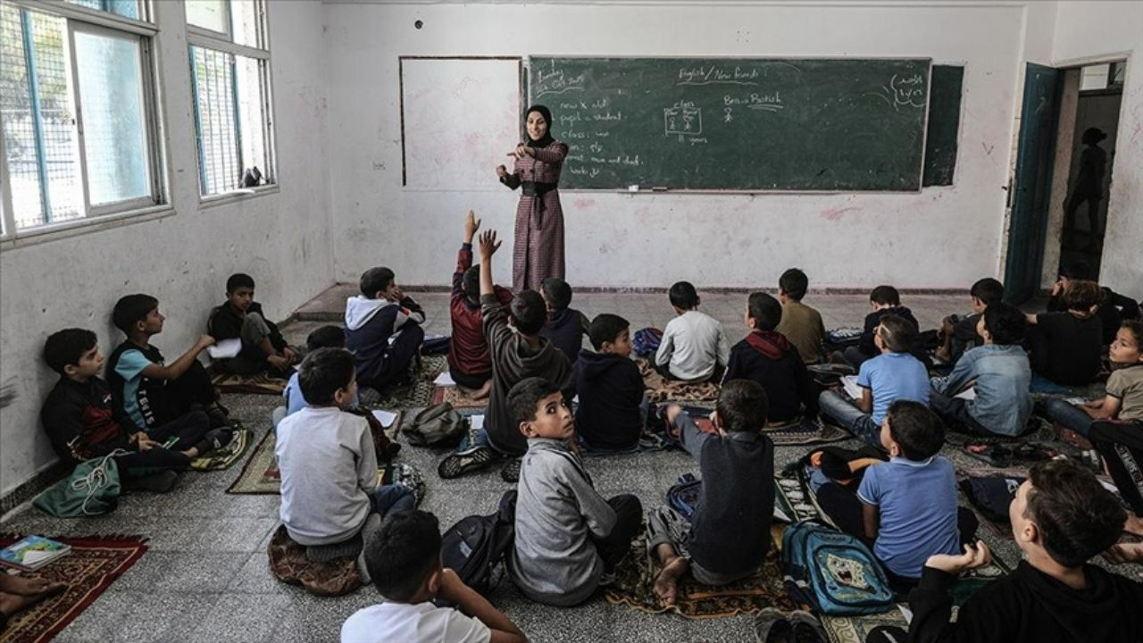 Gazzeli çocuklar iki yılın ardından okul sıralarına kavuştu