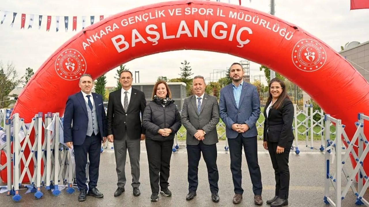 Altındağ’da Cumhuriyet coşkusu koşu parkurunda yaşandı! 300 Öğrenci Cumhuriyet koşusunda ter döktü