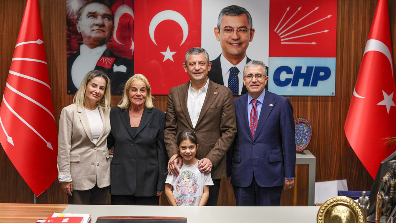 Özel’den Cumhurbaşkanı Denktaş’ın ailesine ziyaret