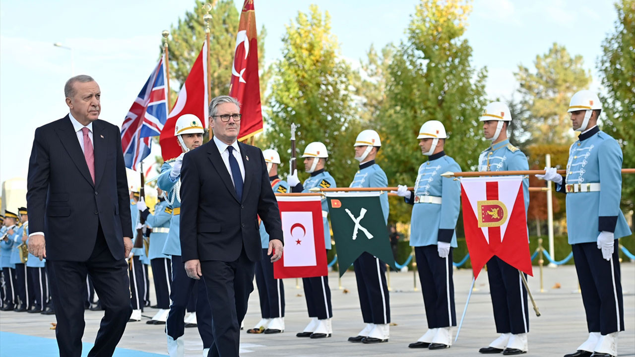 Cumhurbaşkanı Erdoğan, İngiltere Başbakanı Starmer’i Cumhurbaşkanlığı’nda karşıladı