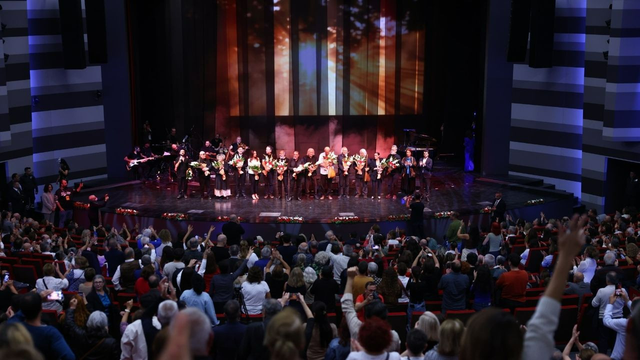 Çankaya'da Cumhuriyet Bayramı sanatla kutlandı: Atatürk Sanat Merkezi'nde şiirler ve türkülerle anlamlı gece