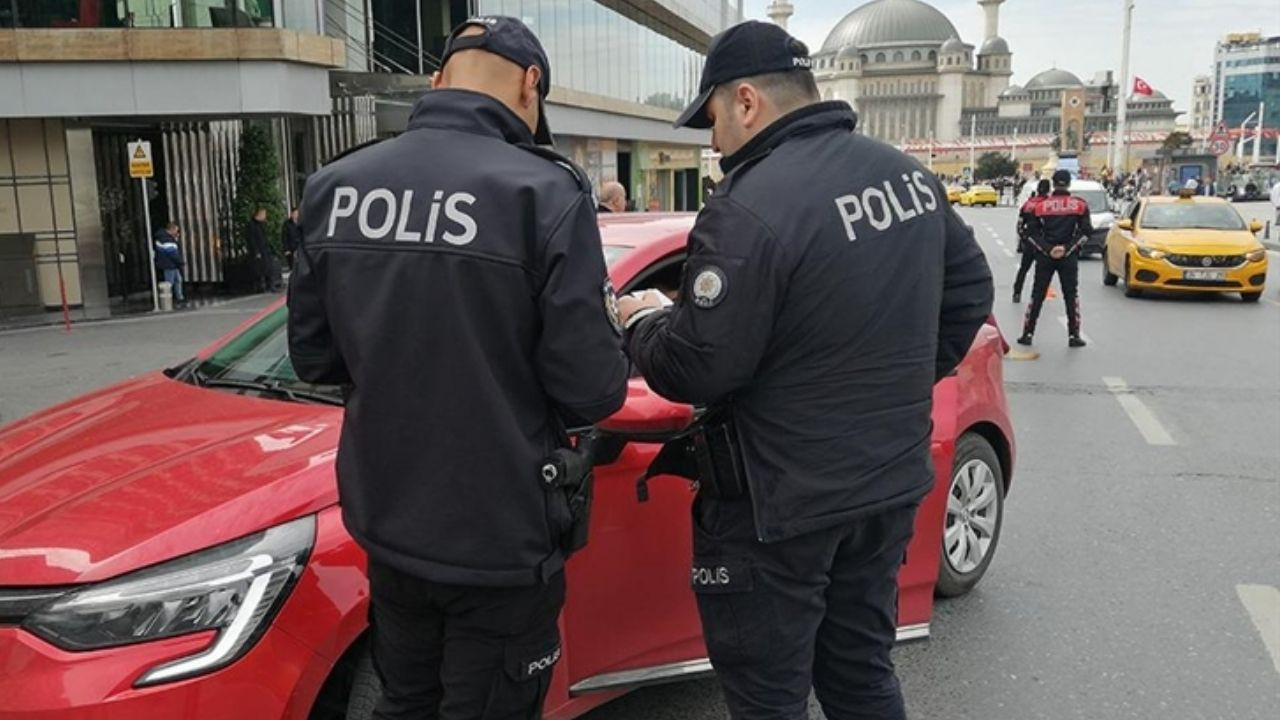 Kayseri’de okul önlerinde "Huzur" uygulaması: Aranan bir şahıs yakalandı!