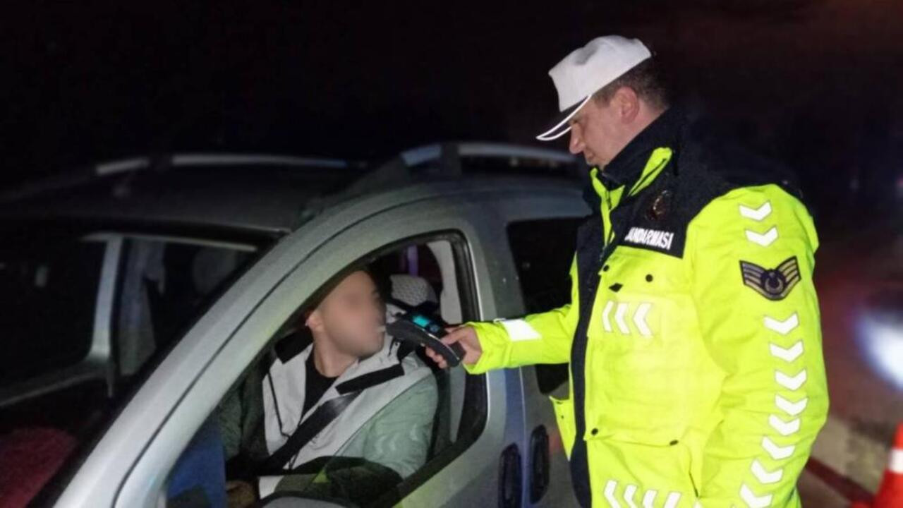 Yozgat’ta bir sürücü, cezaya davetiye çıkardı: Hem alkollü hem de…