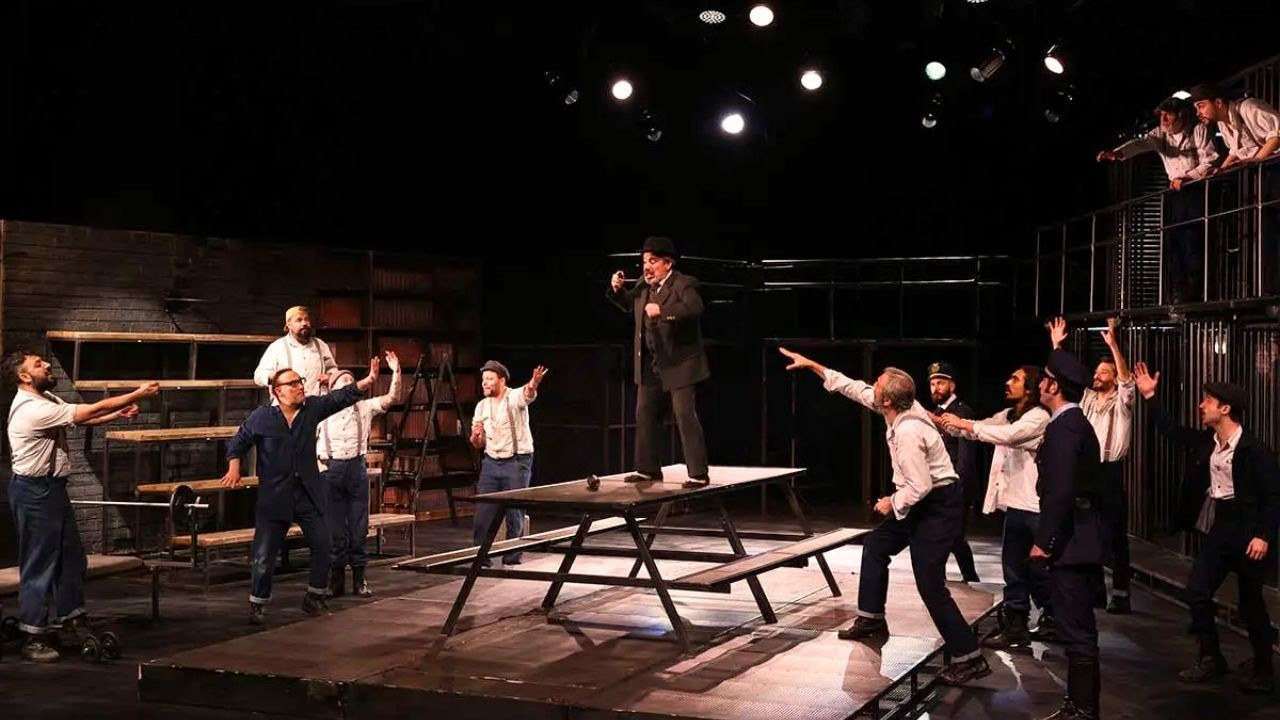 Çankaya Atatürk Sanat Merkezi’nde “Esaretin Bedeli” Cumhuriyetin 102. yılı için tiyatro sahnesinde