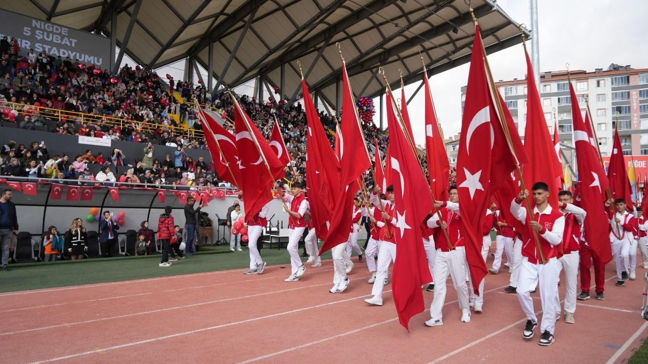 5 Şubat Stadyumu’nda Cumhuriyet'in yeni yaşı kutlandı!