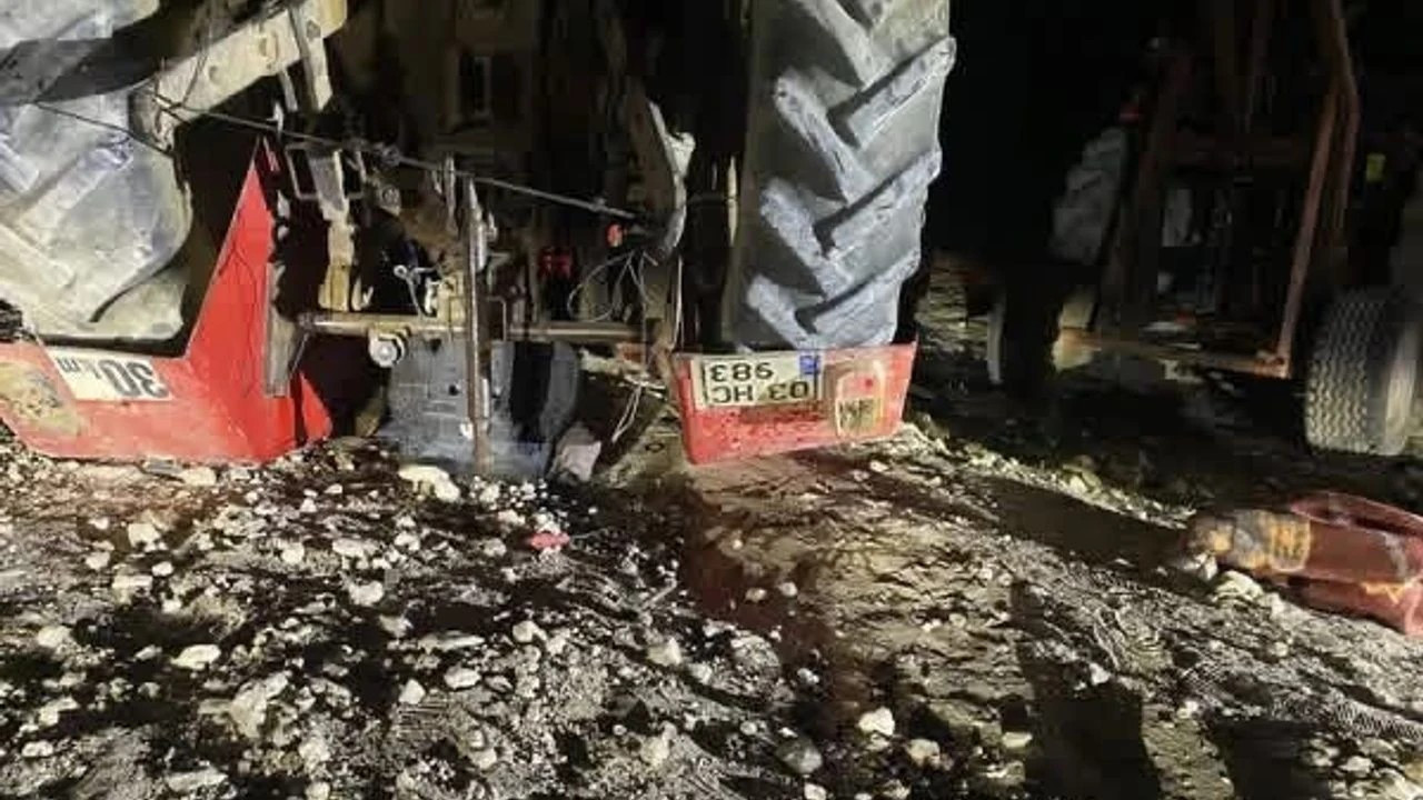 Afyonkarahisar’da devrilen traktörün altında kalan sürücü, feci şekilde can verdi!