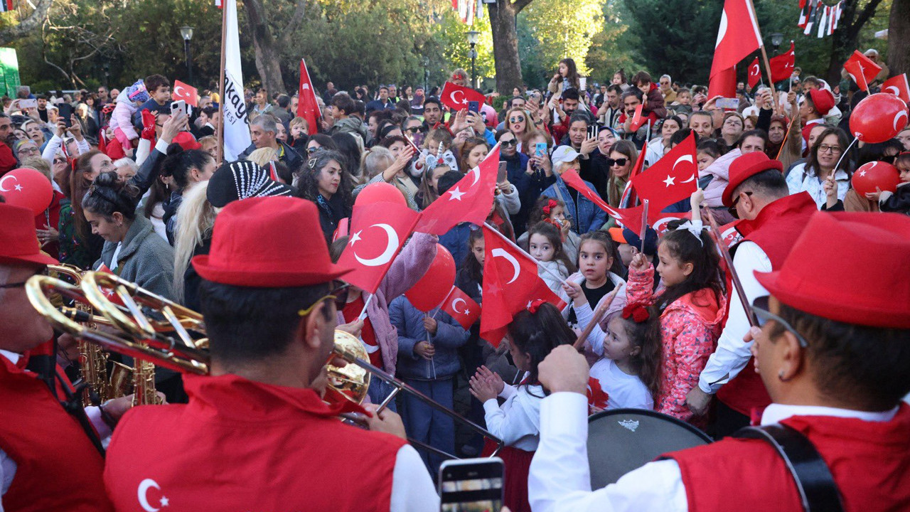 Çankaya’da Cumhuriyet coşkusu sokaklara taştı!