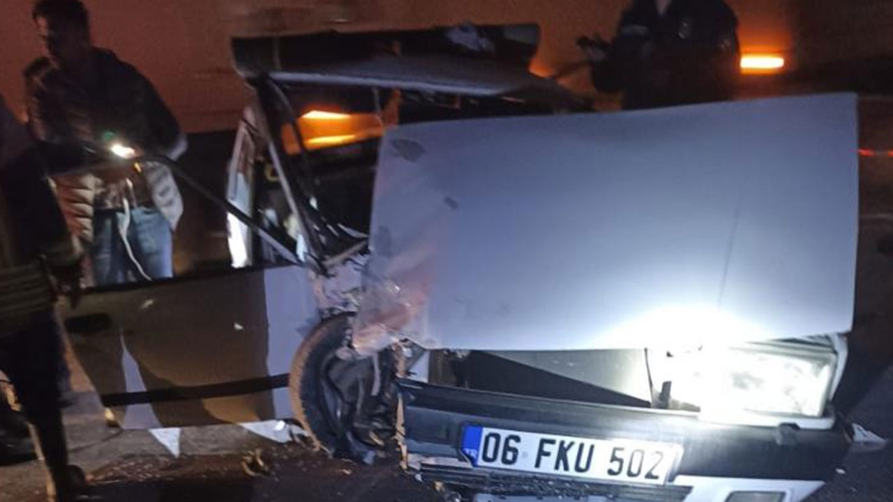 Akyurt’ta feci kaza: iki araç çarpıştı, araç hurdaya döndü!
