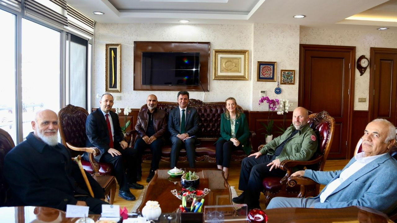 Etimesgut’ta idari ve sivil toplum temasları: Kaymakam Gevrek ziyaretçilerini makamında ağırladı