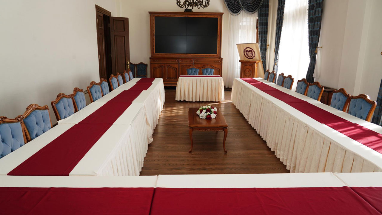 Hukuk ve iktisat ASBÜ’de bir araya geldi