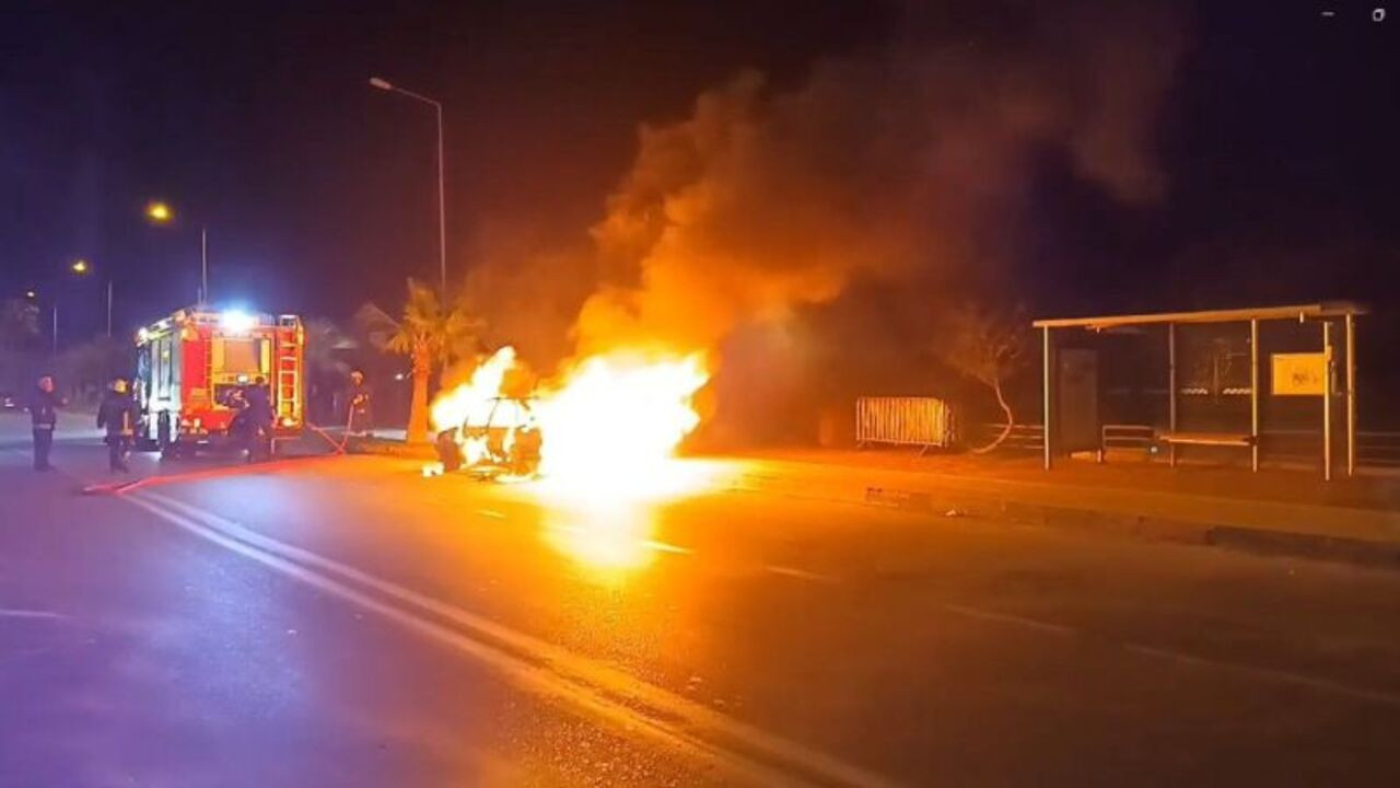 Kırşehir istikametinden Ankara yönüne ilerleyen otomobil, dumanlara teslim oldu!