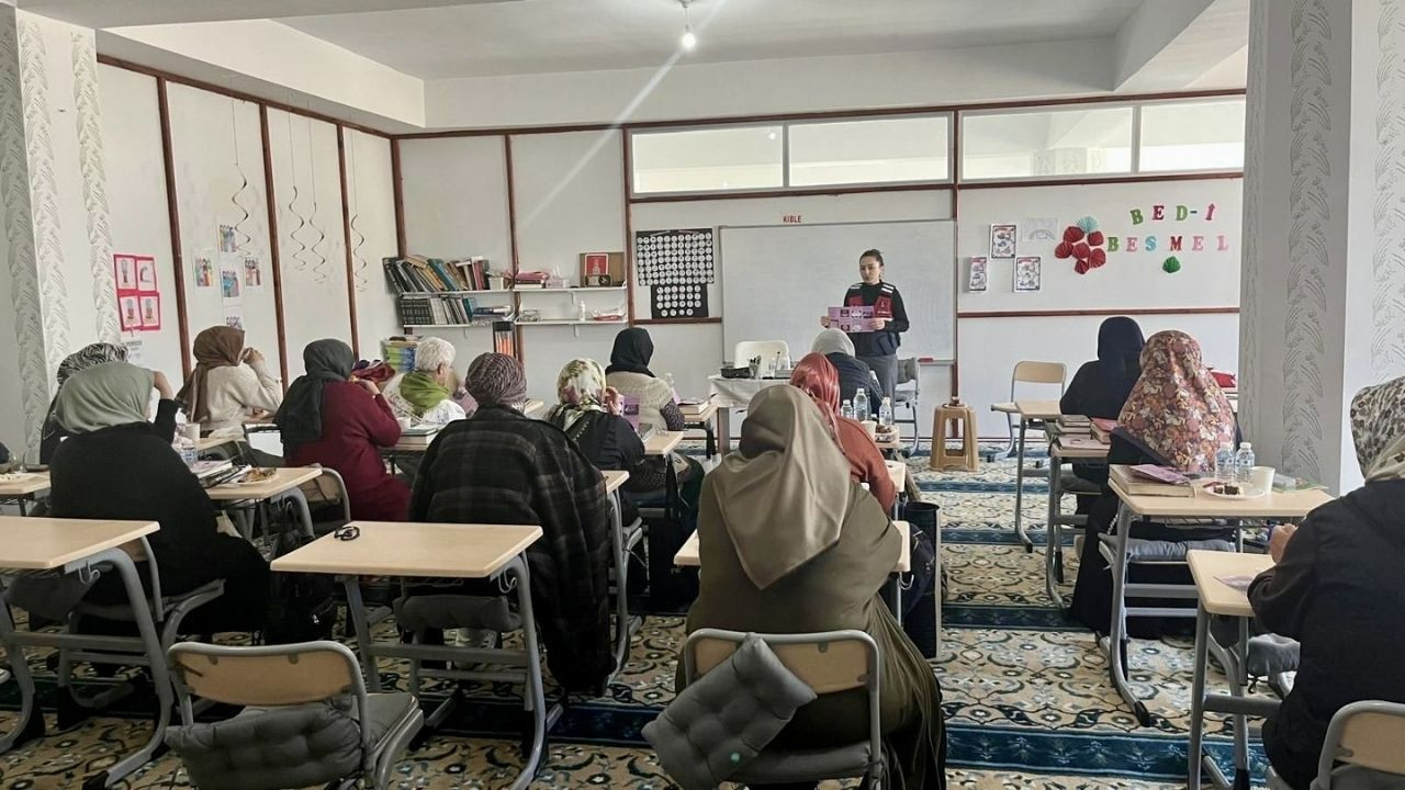 Etimesgut'ta kadınlara KADES eğitimi: "Şiddete karşı sessiz kalma!"