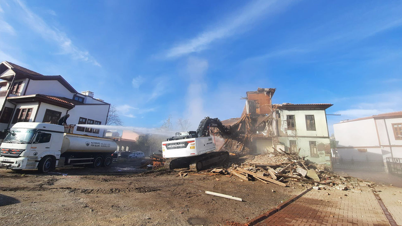 Altındağ’da metruk binalar yıkılıyor: Hamamarkası’nda dönüşüm başladı