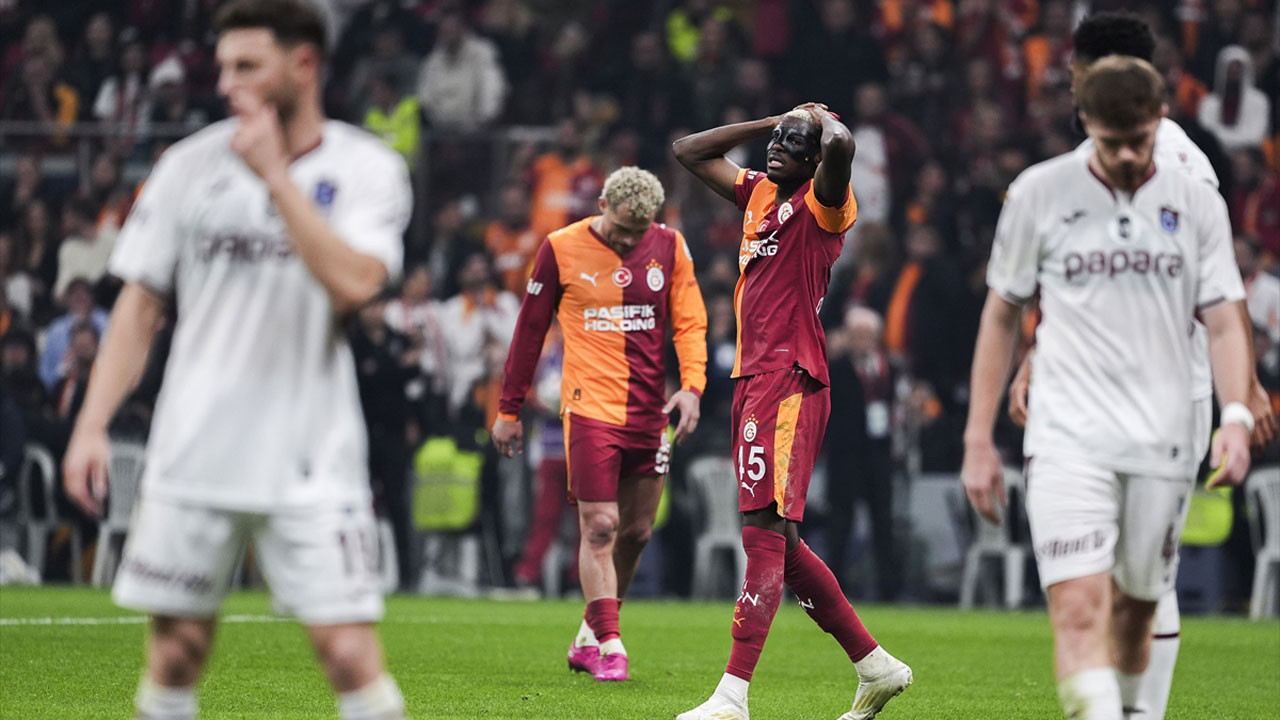 Galatasaray ve Trabzonspor dev derbide yenişemedi!