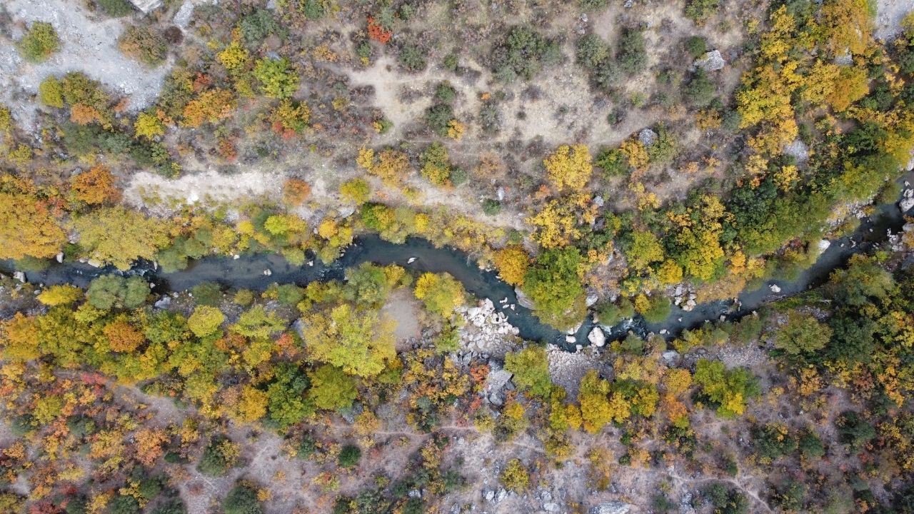 Yozgat Kazankaya Kanyonu’nda sonbahar rüzgarı görenleri büyülüyor
