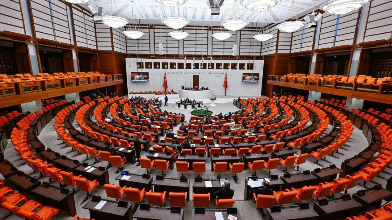 TBMM haftaya sert başlıyor! Vakıflar teklifi ve bütçe görüşmeleri gündemi sarsacak mı?
