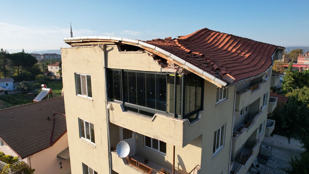 Sındırgı'da mahalleli tedirgin! Tahliye edilen binanın son durumu