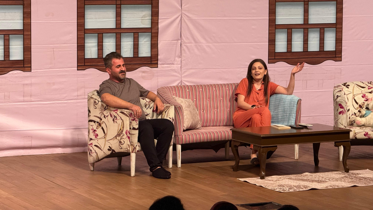 Sincan’da hafta sonları tiyatro coşkusu: “Aramızdaki Duvarlar” sahnede