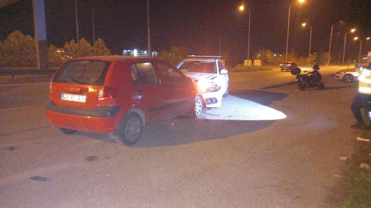 Afyonkarahisar’daki trafik kazası, biri polis 2 kişiyi hastanelik etti