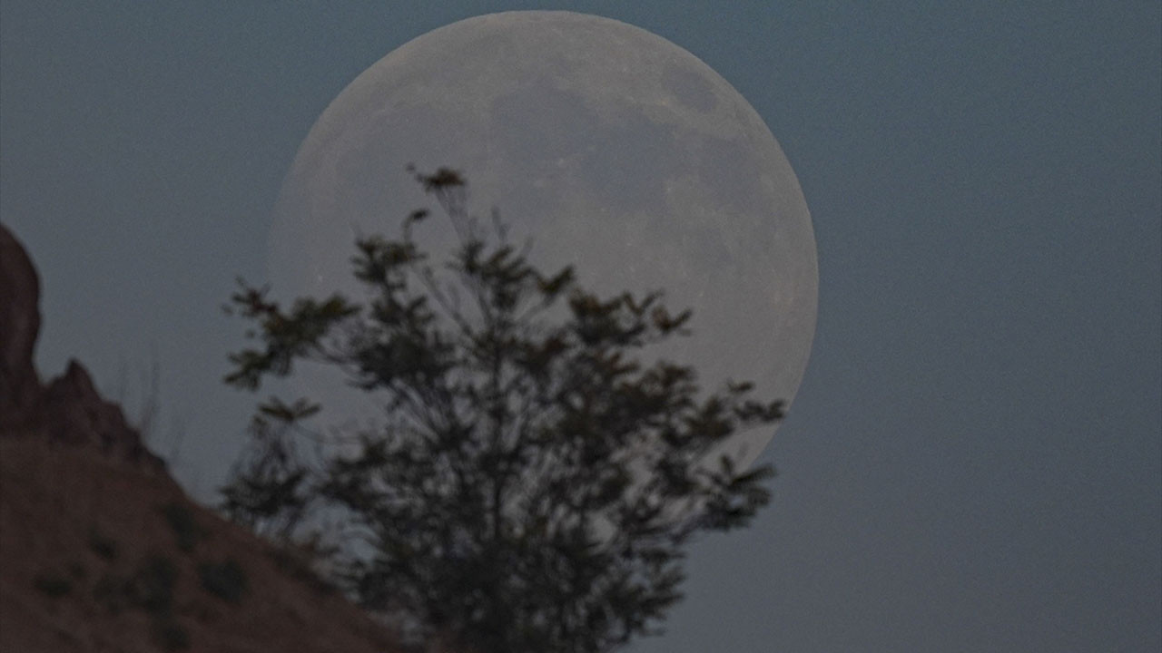 Ankara’da dolunay büyüledi: Başkent semaları görsel şölene dönüştü
