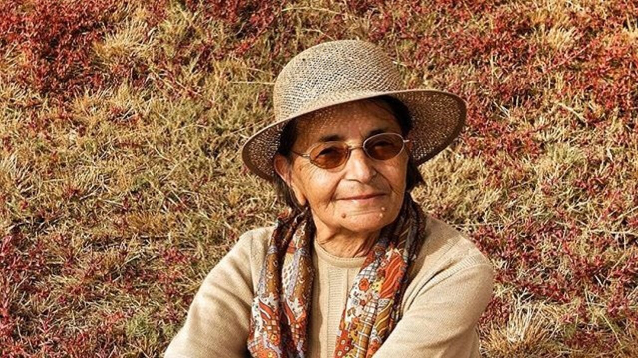 “Kimselerin vakti yok durup ince şeyleri anlamaya” diyen şair Gülten Akın kimdir?