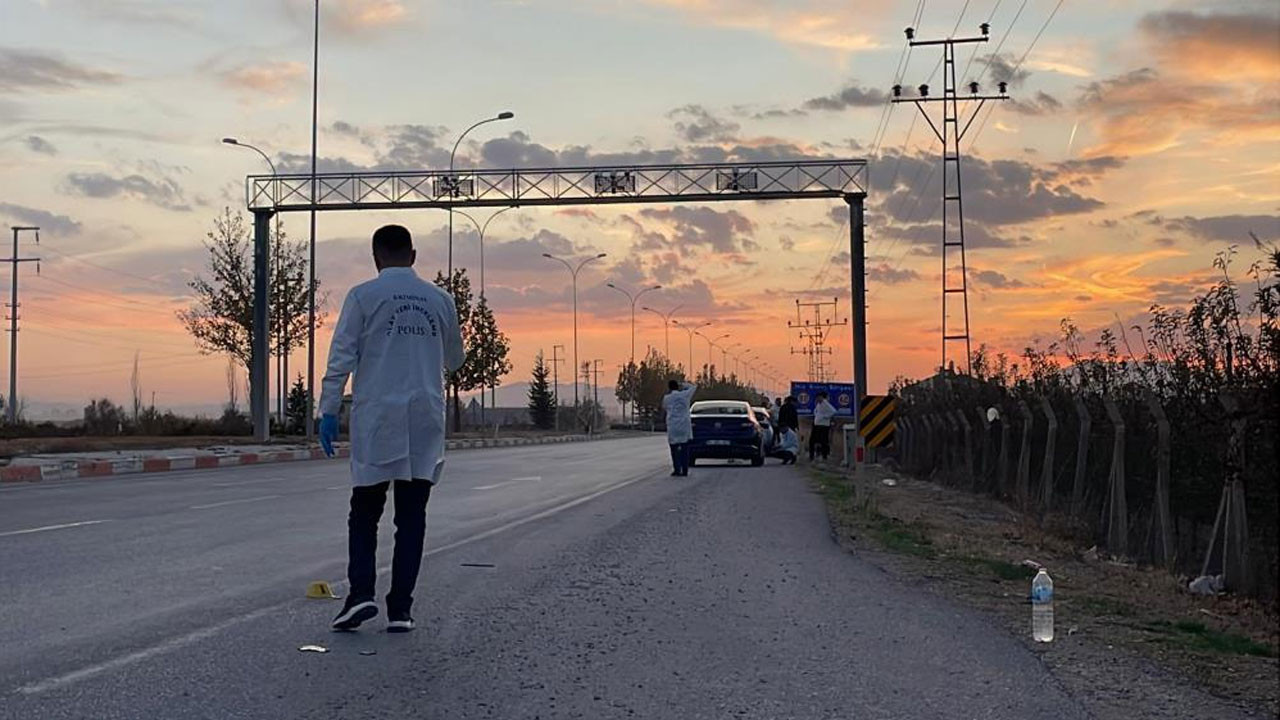 Karaman’da yolun karşısına geçmek isteyen kadına otomobil çarptı!