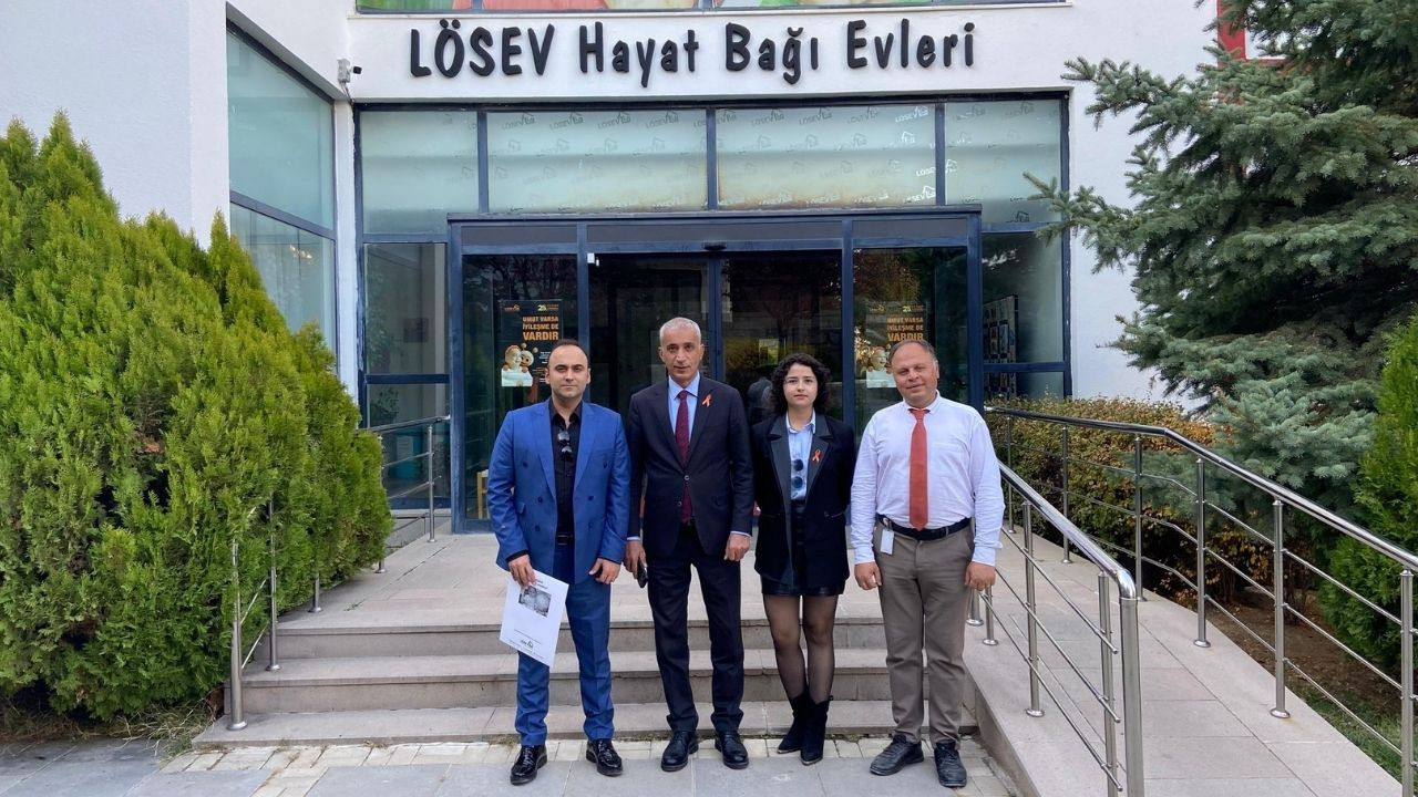 Lösemiyi yenen öğrenciden Gölbaşı Kaymakamı Erol Rüstemoğlu'na anlamlı hediye