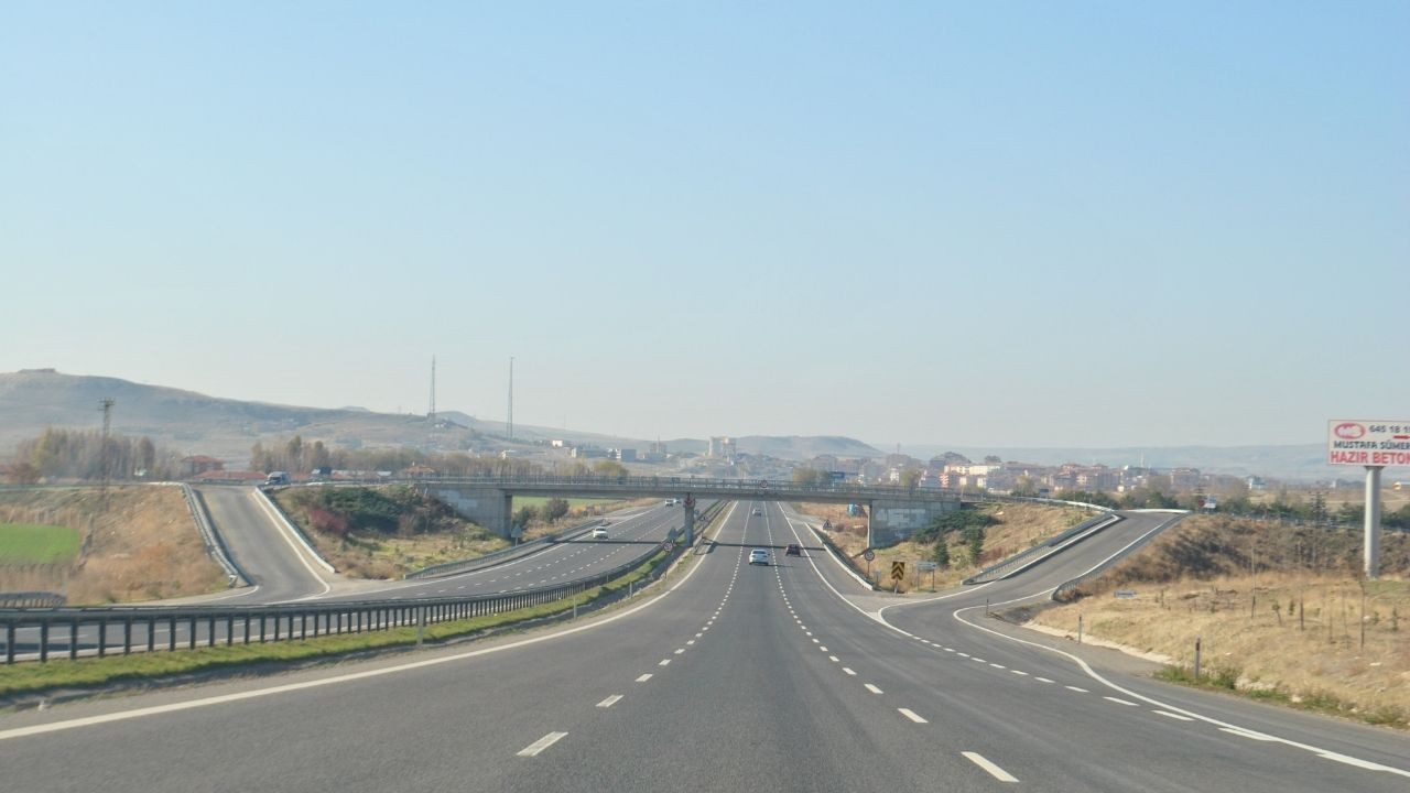 Adana’dan Eskişehir’e kaç saatte ulaşılır, mesafe ne kadar? En kısa ve alternatif rotalar neler?