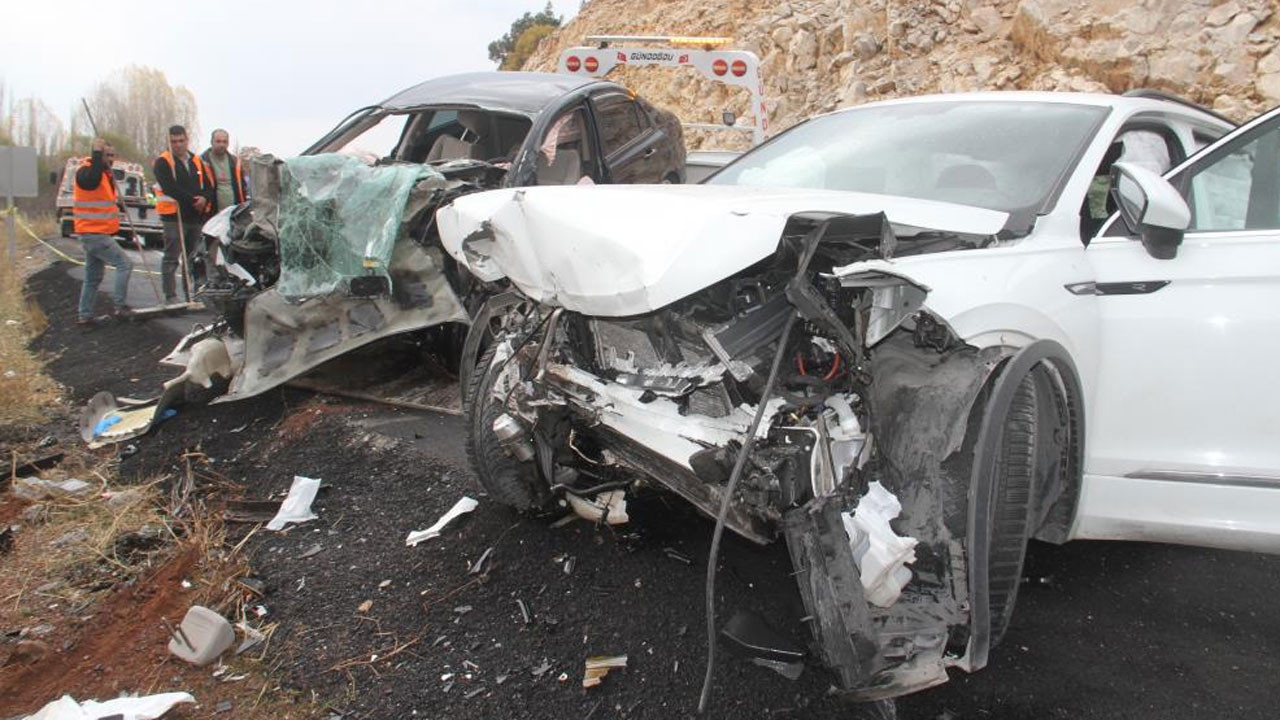 Konya'da feci çarpışma: Virajda can pazarı!