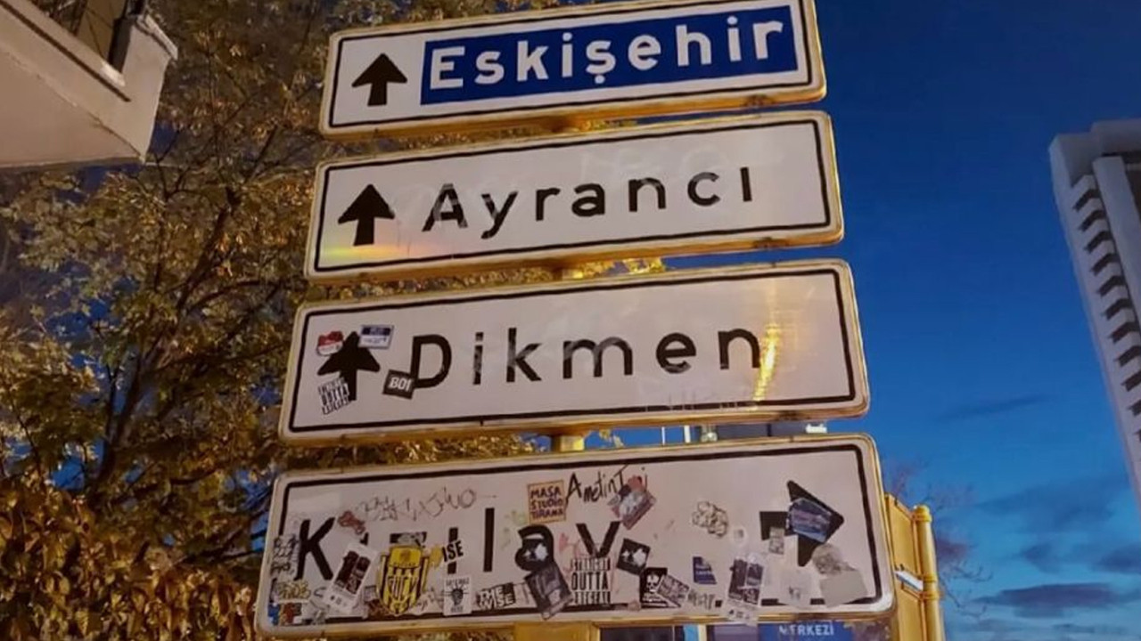 Kızılay tabelası yeniden gündem oldu! Tabelanın başı dertten kurtulmuyor!