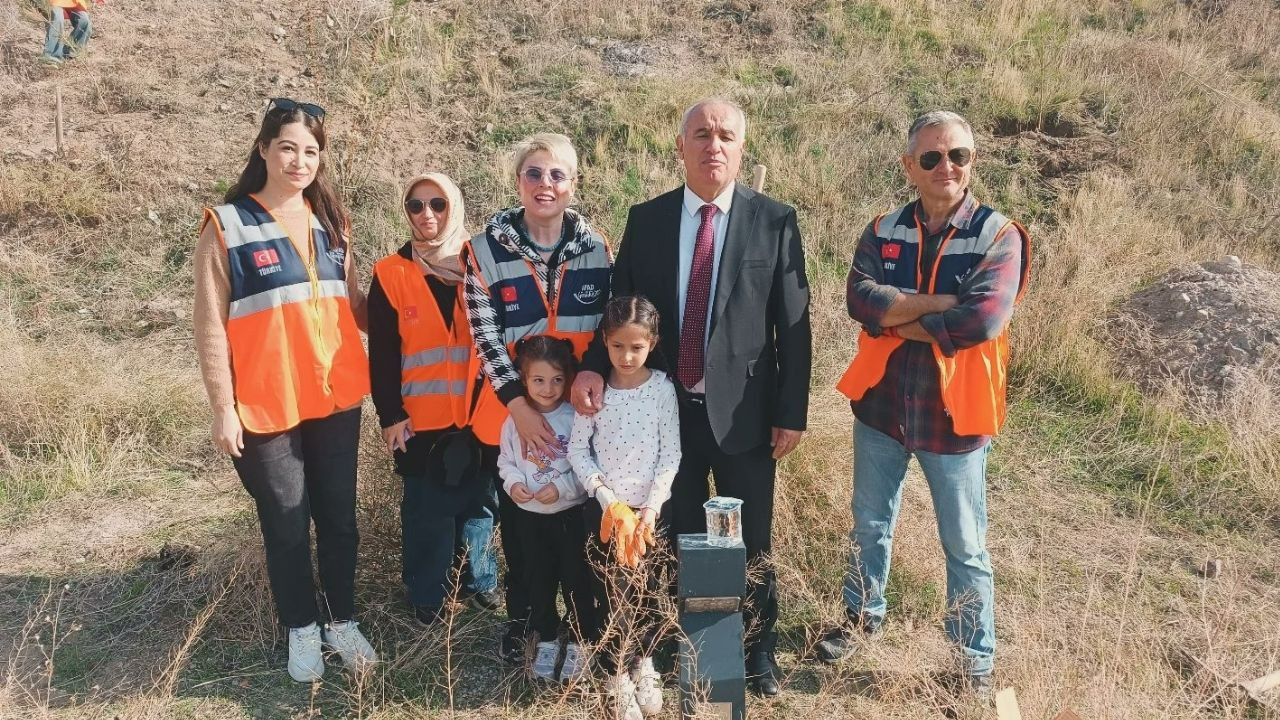 Sincan Millet Bahçesi'nde yeşil nefes: Kaymakam Kılıç ve Başkan Ercan fidan dikti