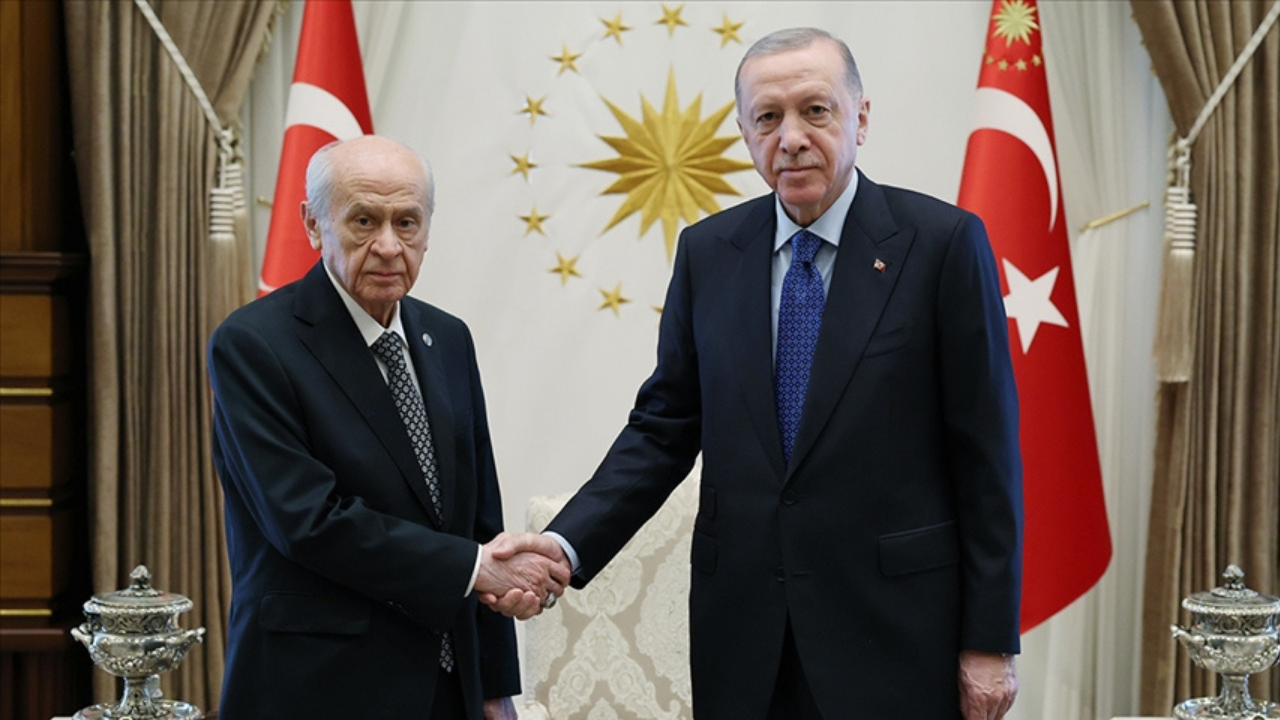 Kritik temas öncesi açıklama! Erdoğan, Bahçeli görüşmesinin sinyalini verdi