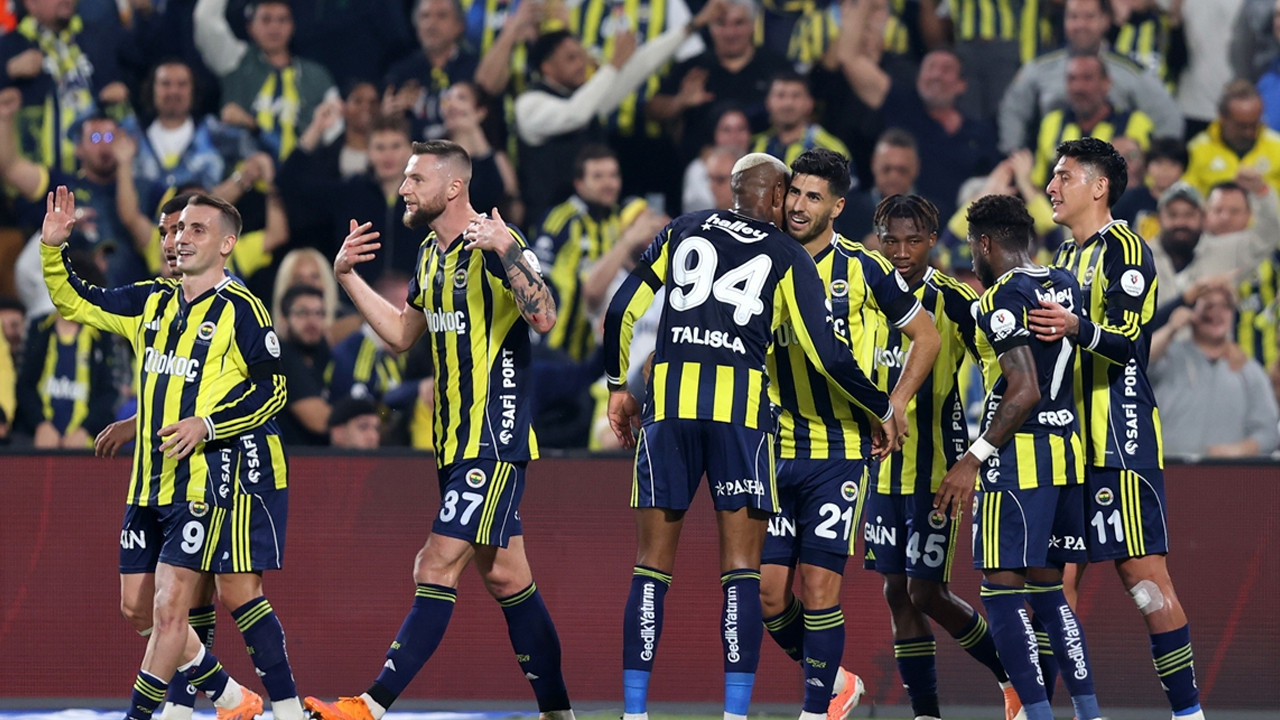 Fenerbahçe Kadıköy'de gol oldu yağdı!