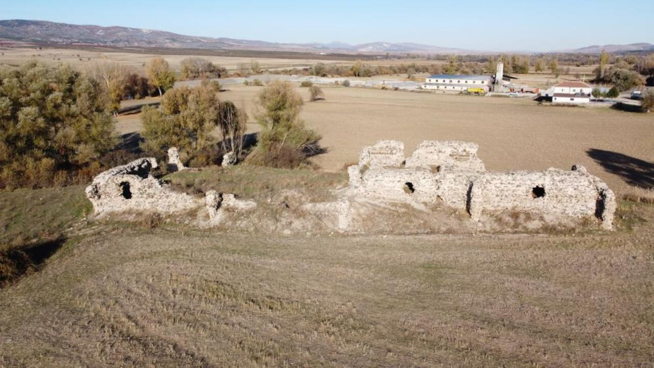 Yozgat’ta asırlara taş çıkartan o yapı, restore edilmeyi dört gözle bekliyor