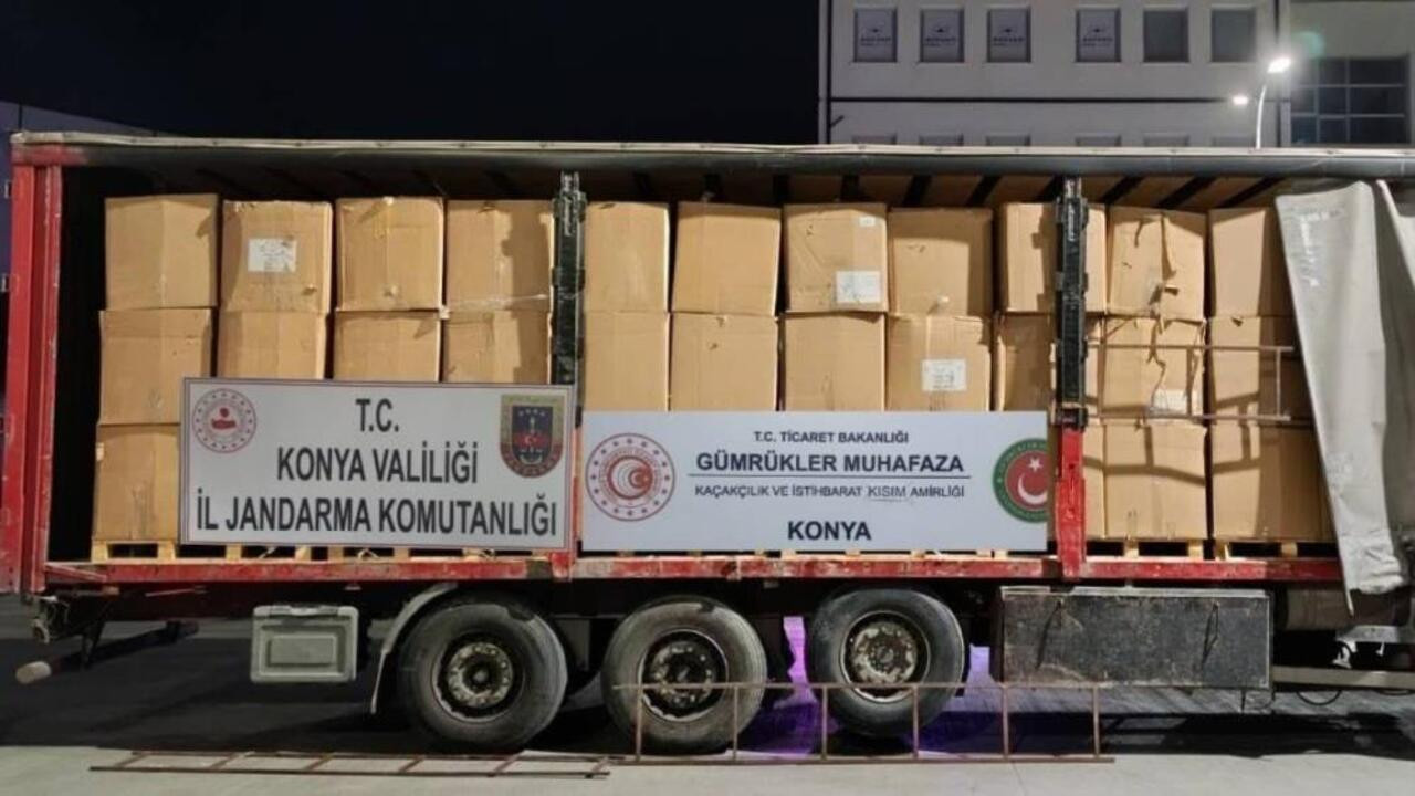 Konya’da dev vurgun! 12 bin kilogram kaçak tütüne el konuldu