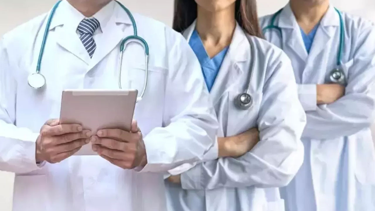 Sağlıkta sosyal medya reformu: Doktorlar artık 'tavsiye' paylaşamayacak