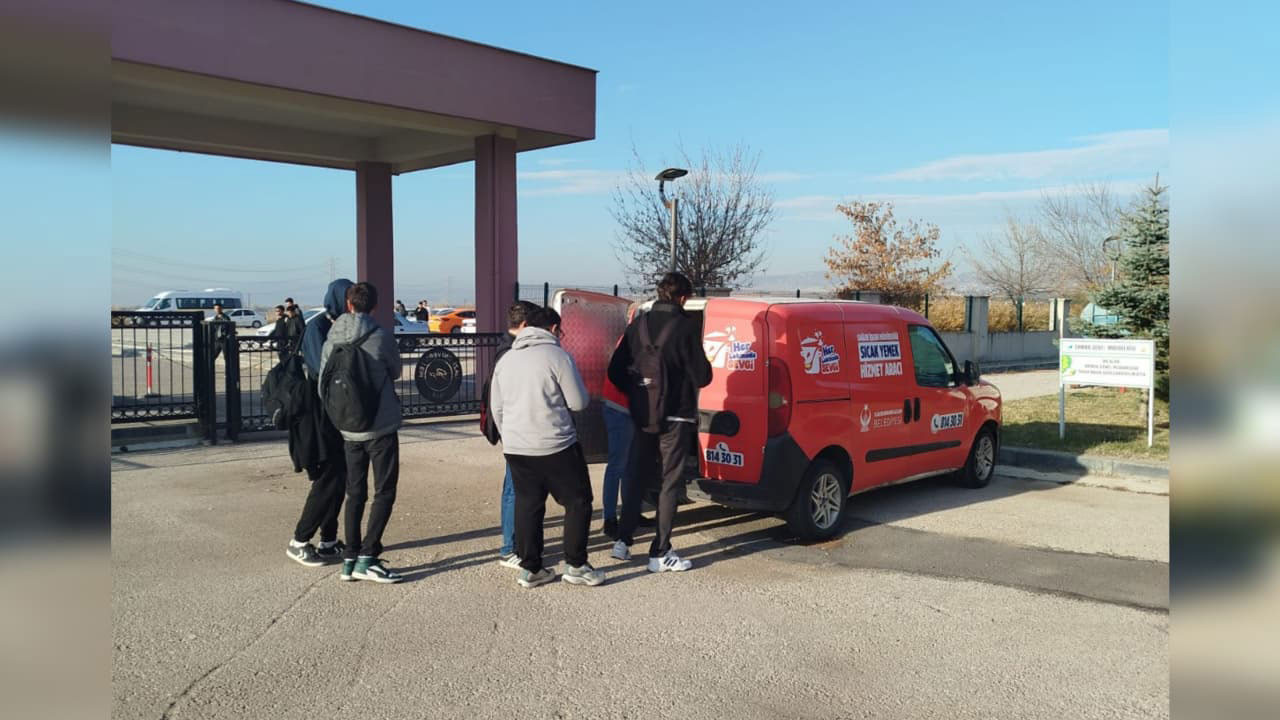 Kahramankazan Belediyesinden üniversite öğrencilerine moral: Sınav haftasında çorba ikramı