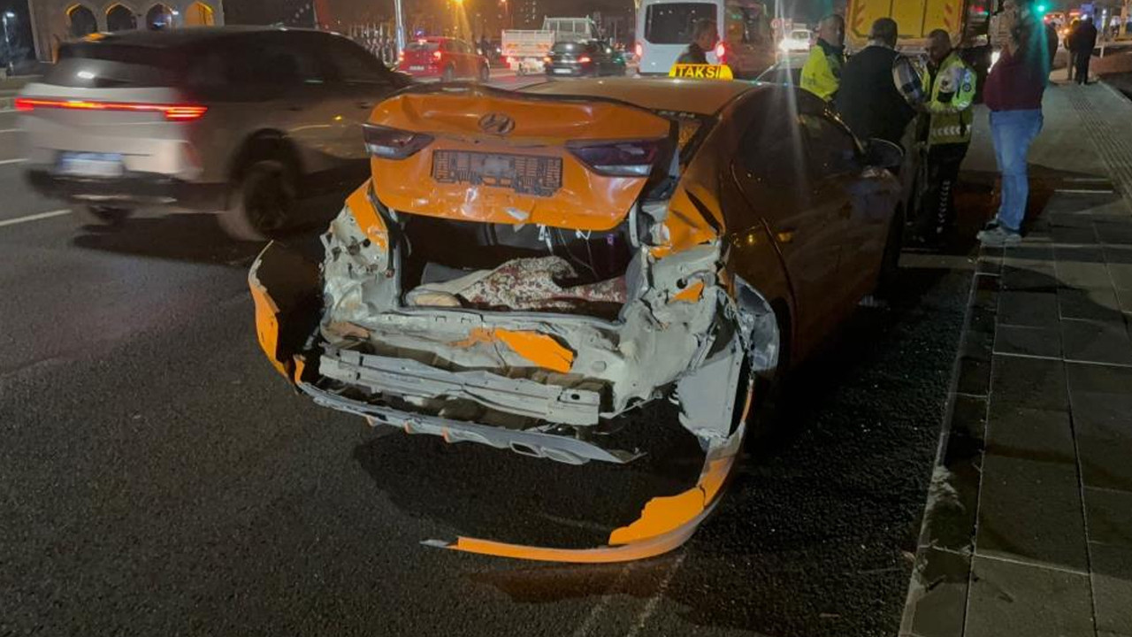 Ankara'da 5 araç birbirine girdi! Trafik kilitlendi