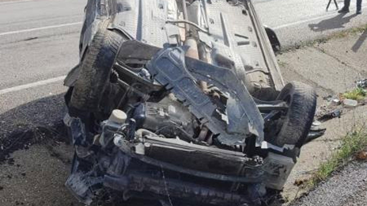 İki ilde korkutan kaza! Otomobille motosiklet çarpıştı, otomobil takla attı