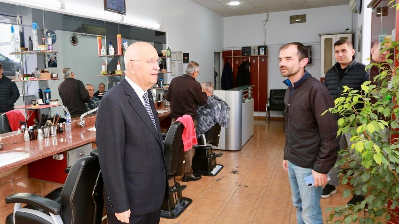 Yenimahalle'de sanat ve esnaf mesaisi: Başkan Yaşar, Tiyatro Festivali'ni ve halk ziyaretlerini duyurdu