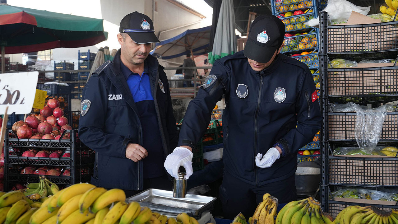 Keçiören’de semt pazarlarında terazi ve etiket denetimi: “Vatandaşın hakkını koruyoruz”