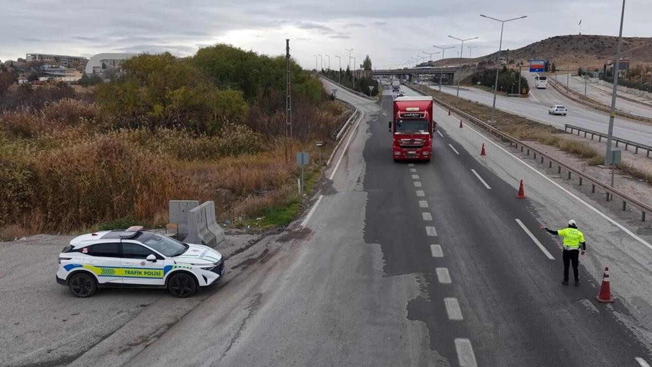 “Kilit kavşak” Kırıkkale’de, zorunlu kış lastiği denetimi teyakkuzu!