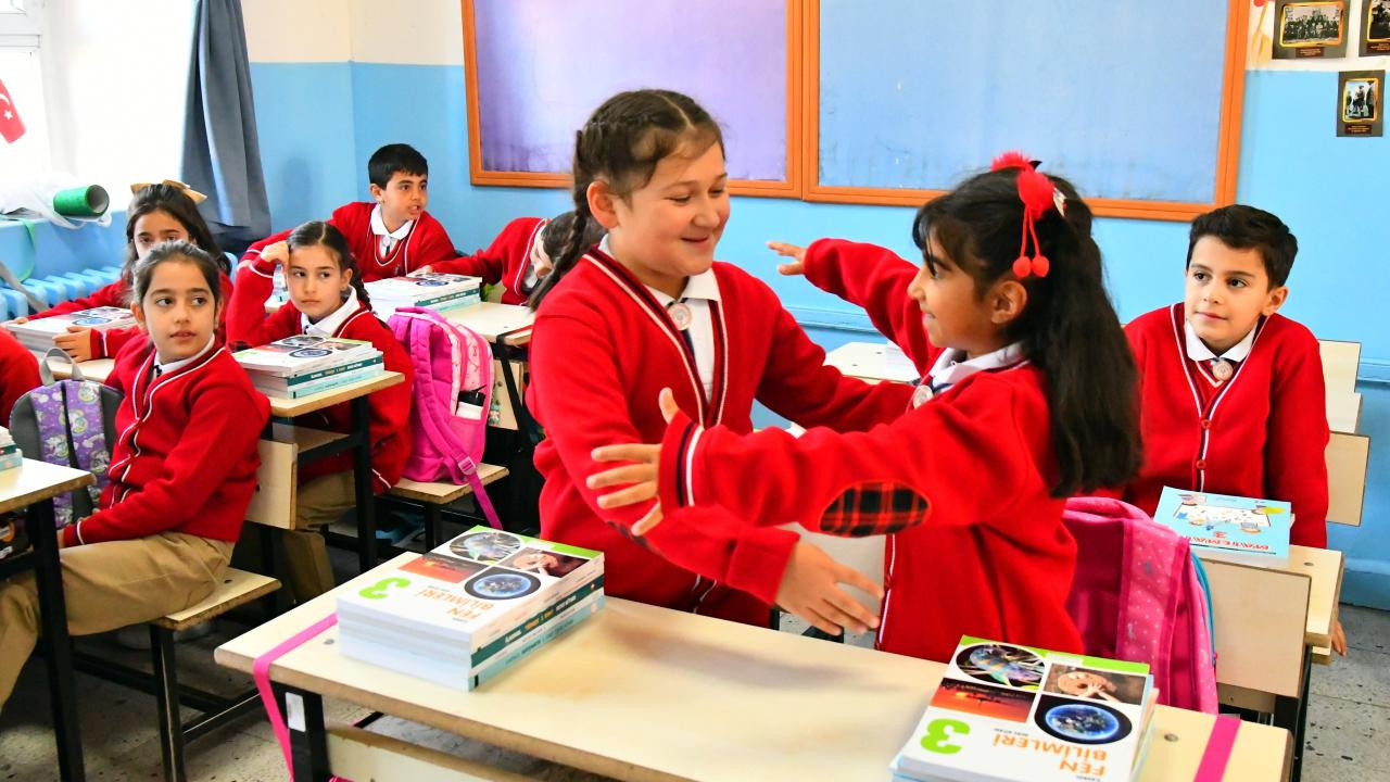 Ders zili çaldı 18 milyon öğrenci dersbaşı yaptı