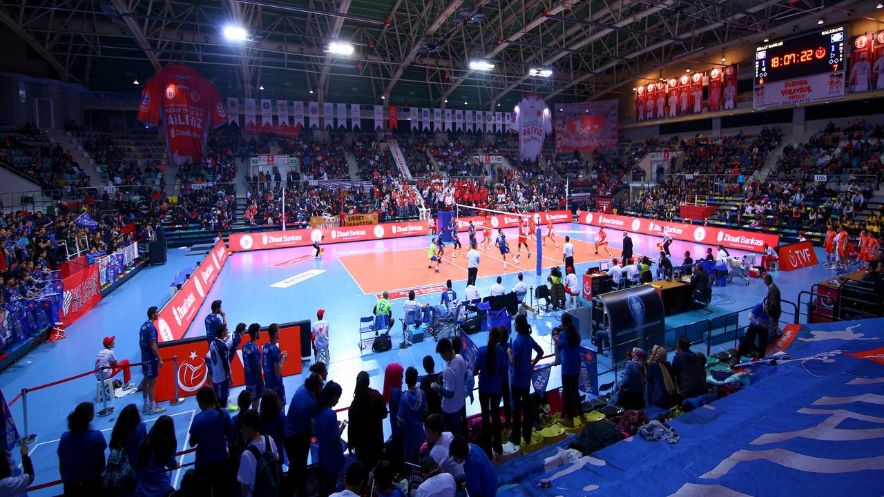 Ankara ayazı voleybol salonlarında sert esti! 4’te 4 geldi