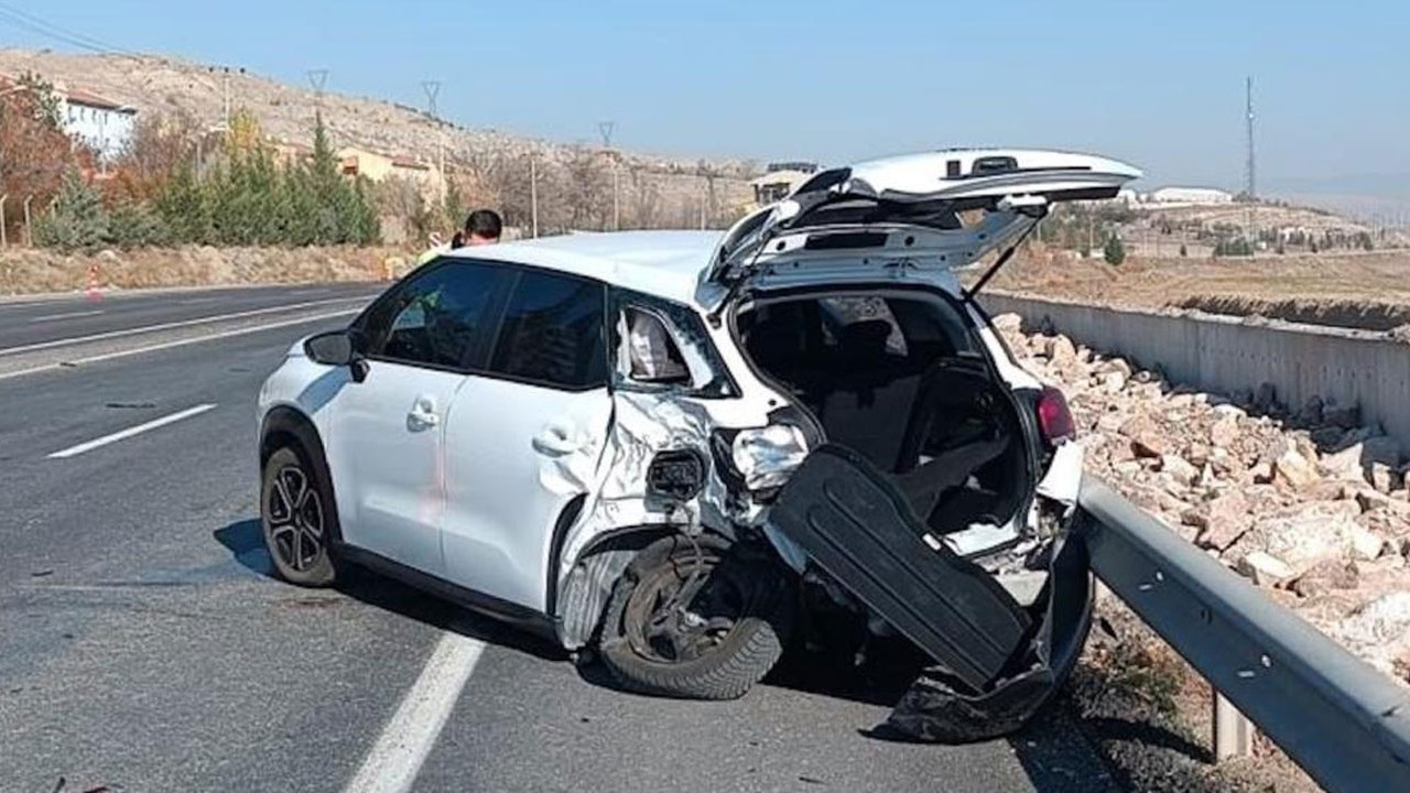Çankırı-Ankara kara yolunda feci kaza! Ambulansla otomobil çarpıştı