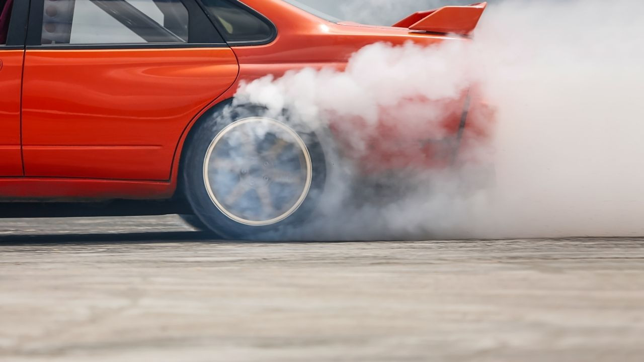 Keçiören'de drift terörü! Vatandaşın üzerine aracı sürdü, cezası ağır oldu!