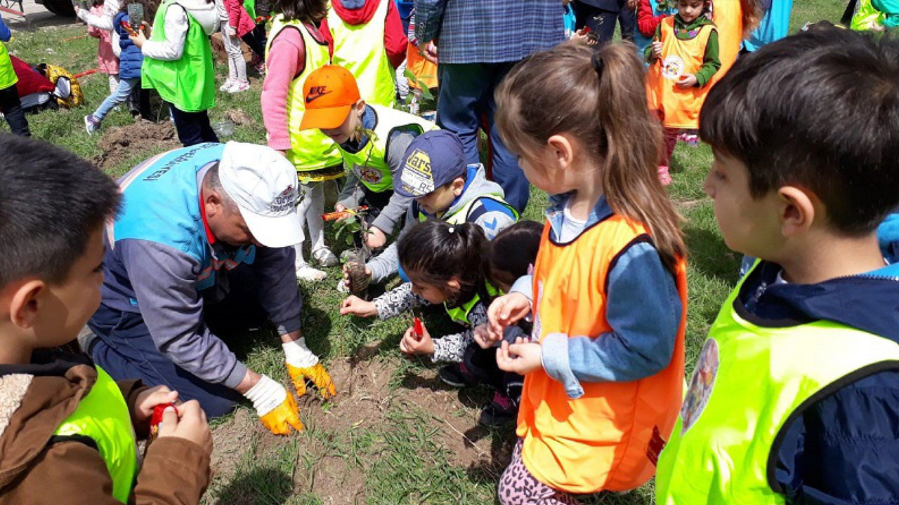 Minik eller, büyük umutlar: Çubuk’ta fidan dikme etkinliği